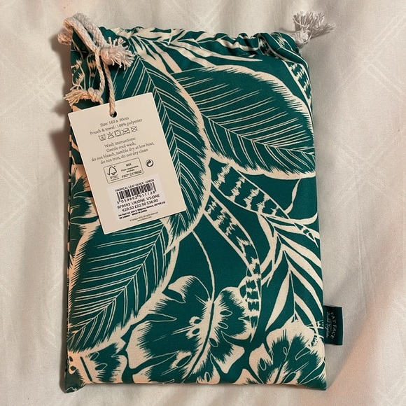 FAT FACE quick dry towel in bag. NWT - Picture 2 of 5